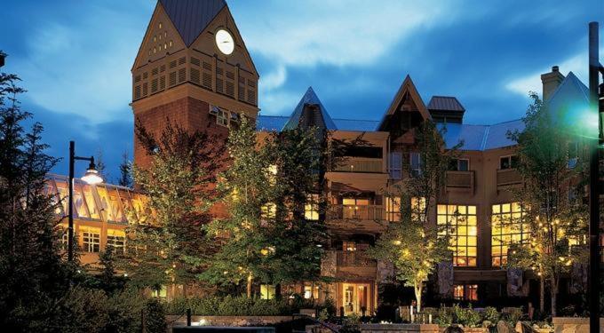 Hilton Grand Vacations Club Whistler Hotell Exteriör bild