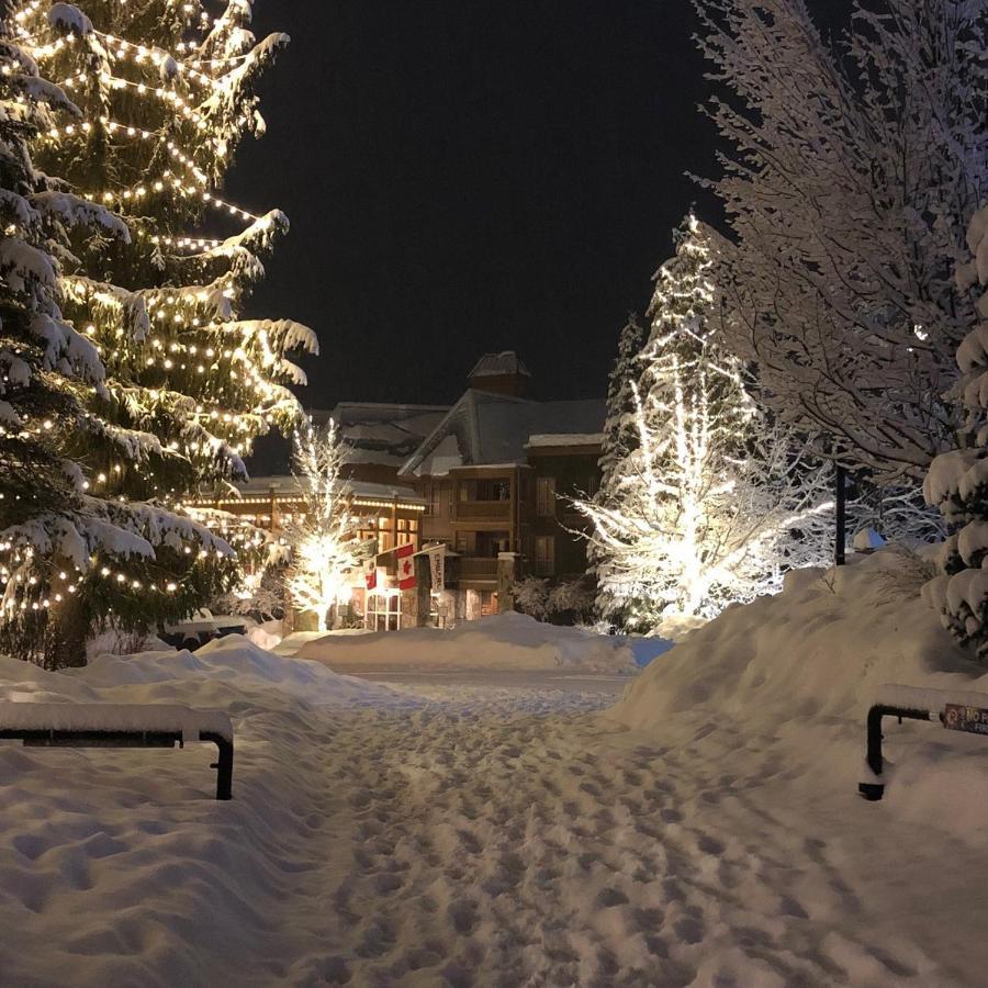 Hilton Grand Vacations Club Whistler Hotell Exteriör bild