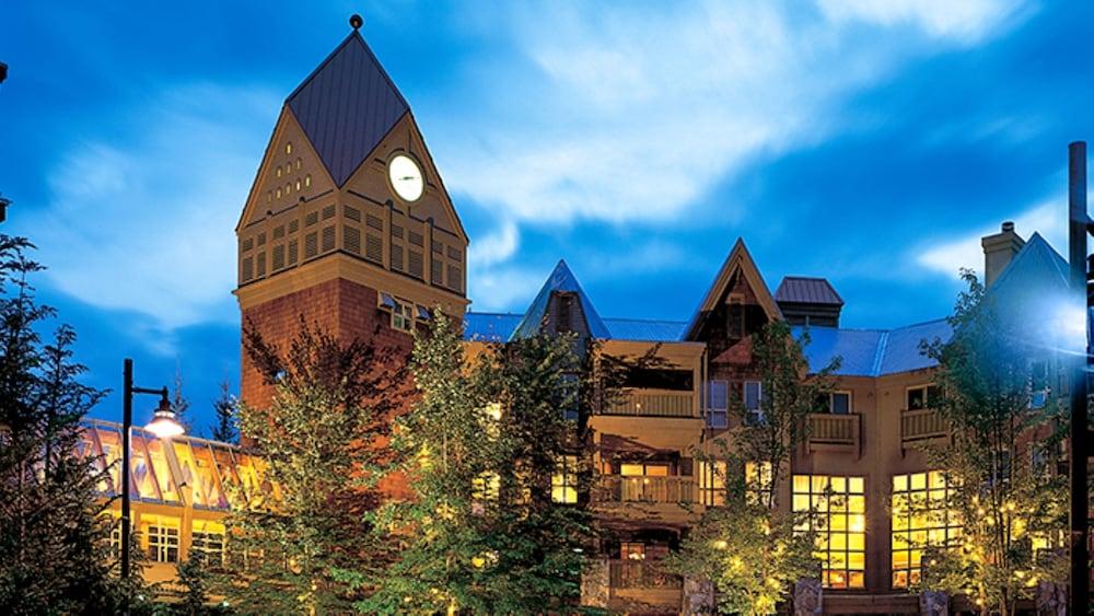 Hilton Grand Vacations Club Whistler Hotell Exteriör bild