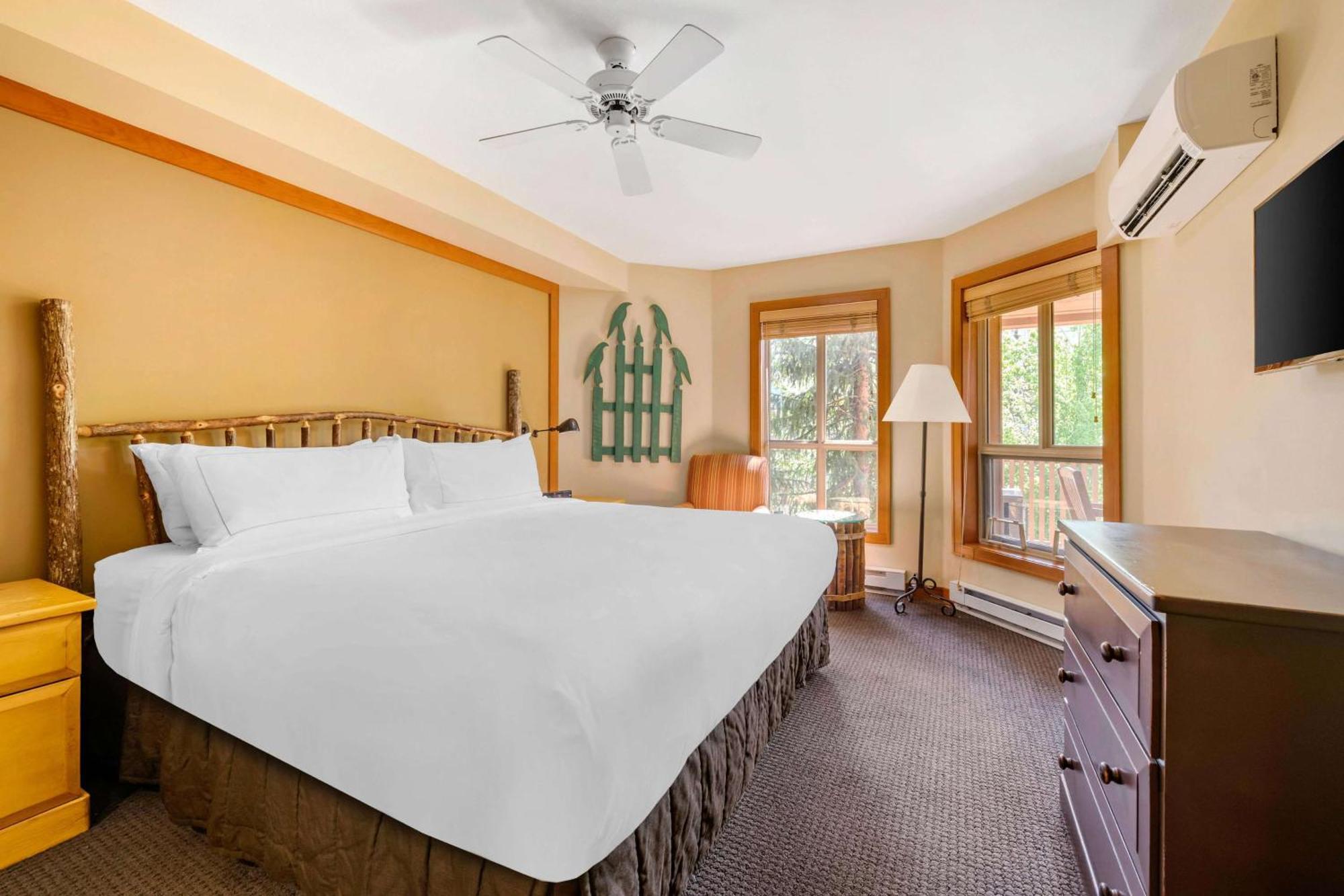 Hilton Grand Vacations Club Whistler Hotell Exteriör bild