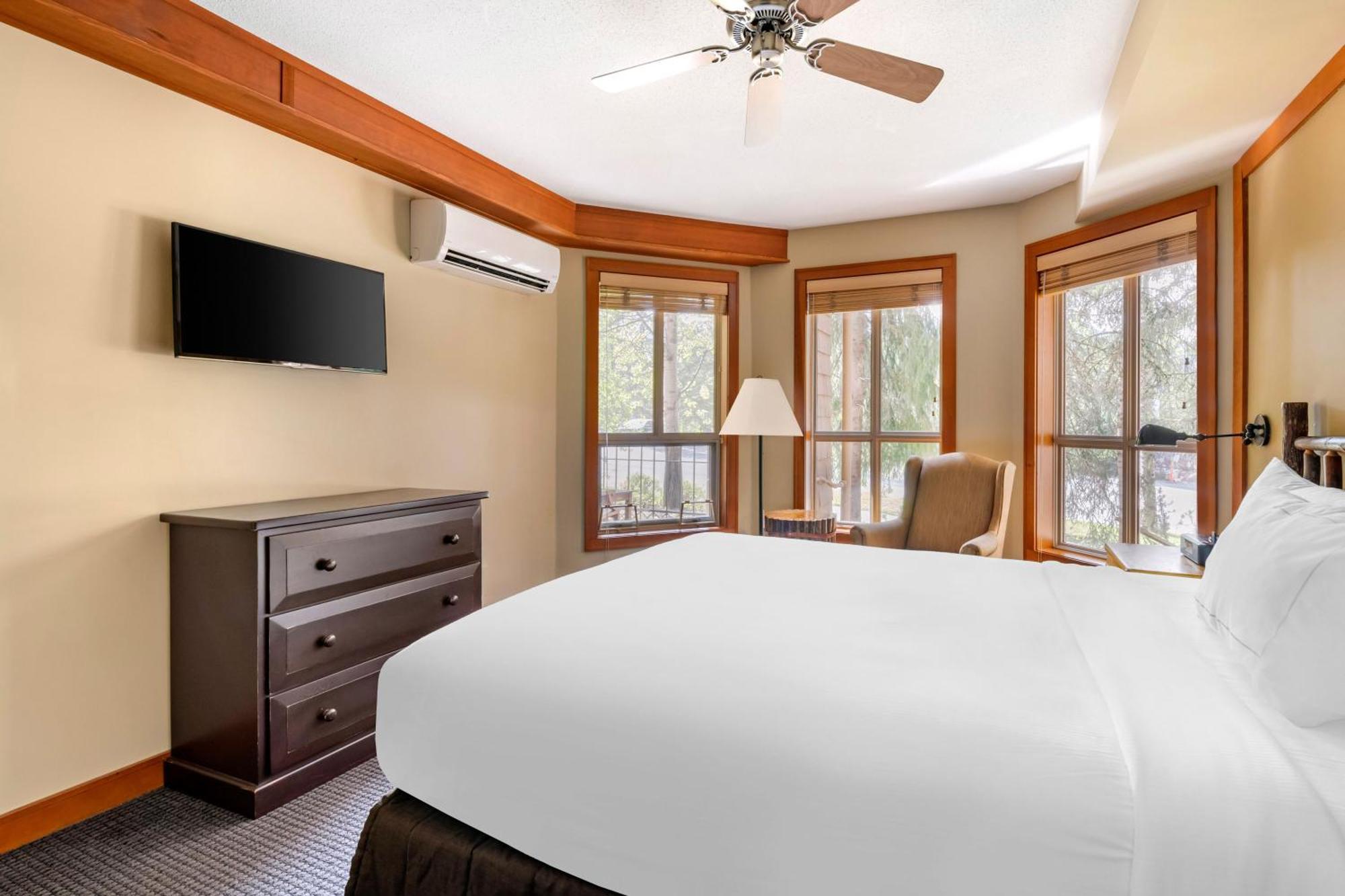 Hilton Grand Vacations Club Whistler Hotell Exteriör bild